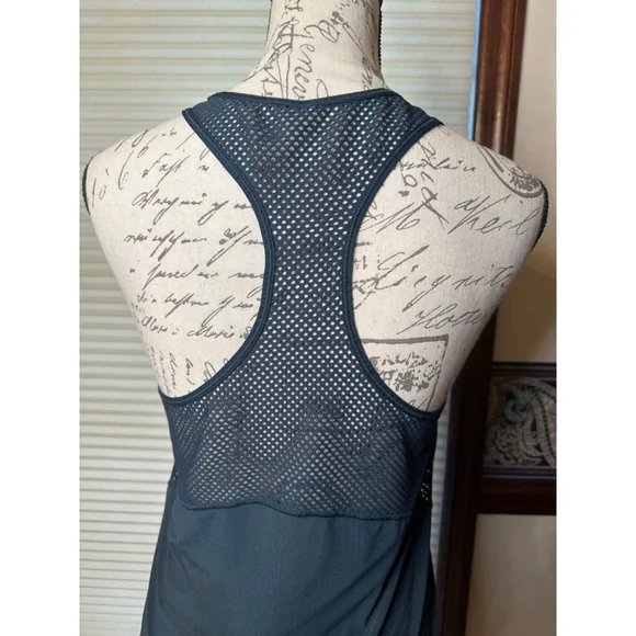 Lululemon Teal Mesh Back Cropped Train Tank Top Likely a Size 10 - Picture 9 of 12